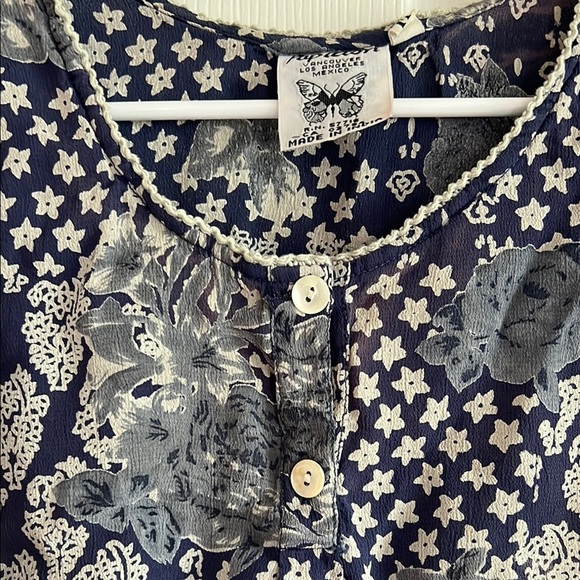 Papillon Floral Navy Sleeveless Top - Picture 3 of 4